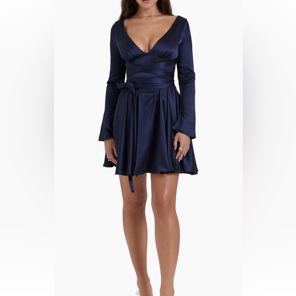 House of CB
Dominique Crossover
Strap Long Sleeve Satin
Fit & Flare Dress